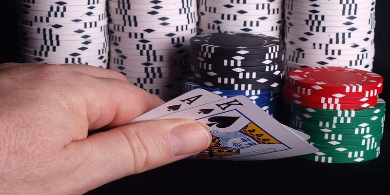 Chia sẻ luật chơi game bài Poker cơ bản cho bạn mới